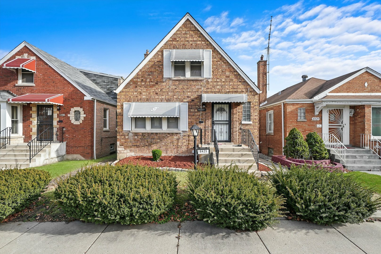 Property Photo:  10425 S Calumet Avenue  IL 60628 