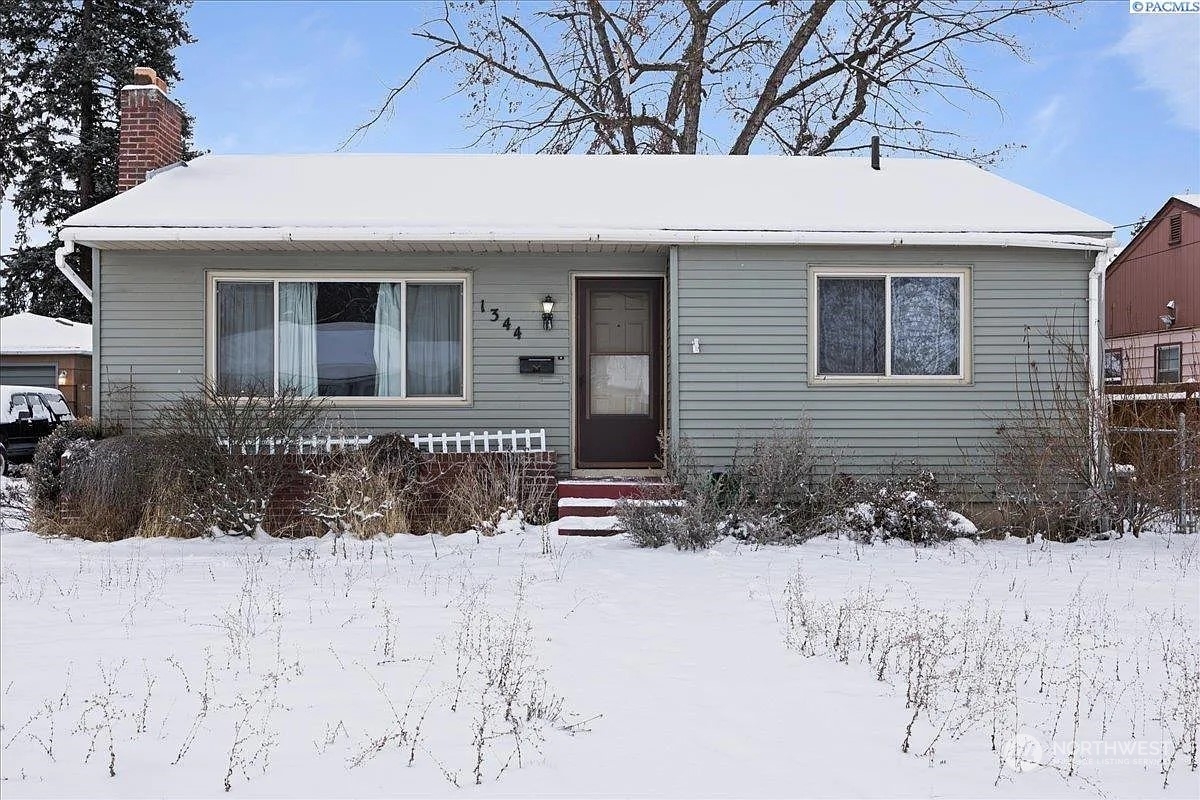 Property Photo: 1344 University WA 99362