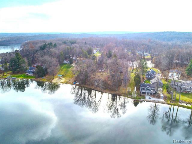 Property Photo:  7862 Tipsico Lake Road  MI 48442 