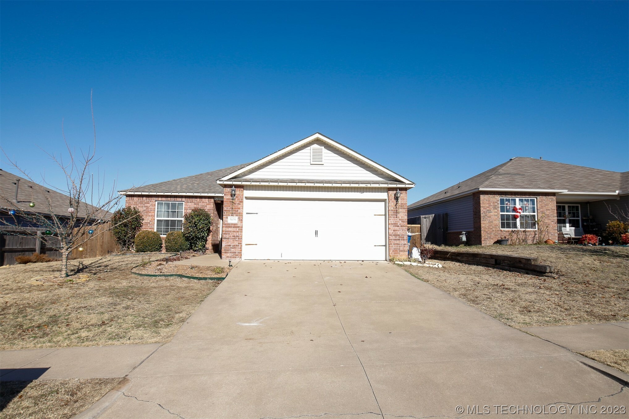 Property Photo:  5839 E 148th Place S  OK 74008 