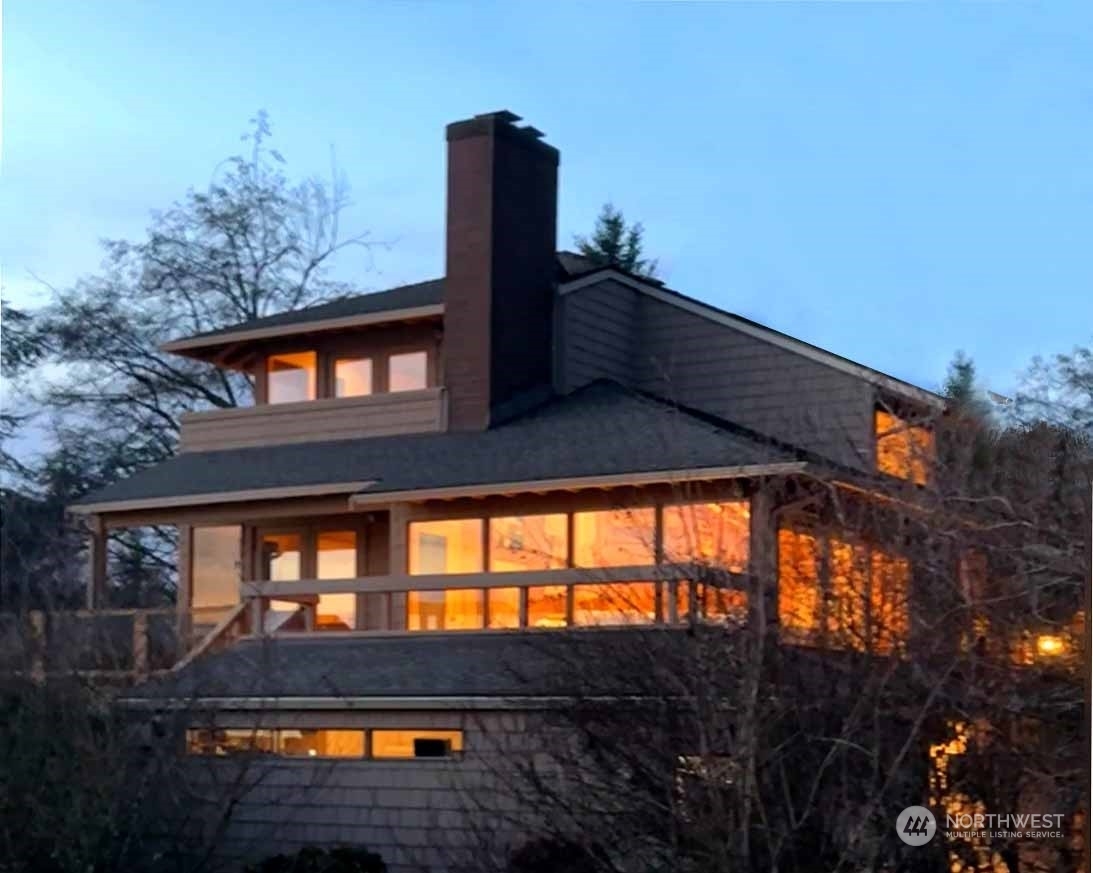 Property Photo:  8045 W Mercer Way  WA 98040 