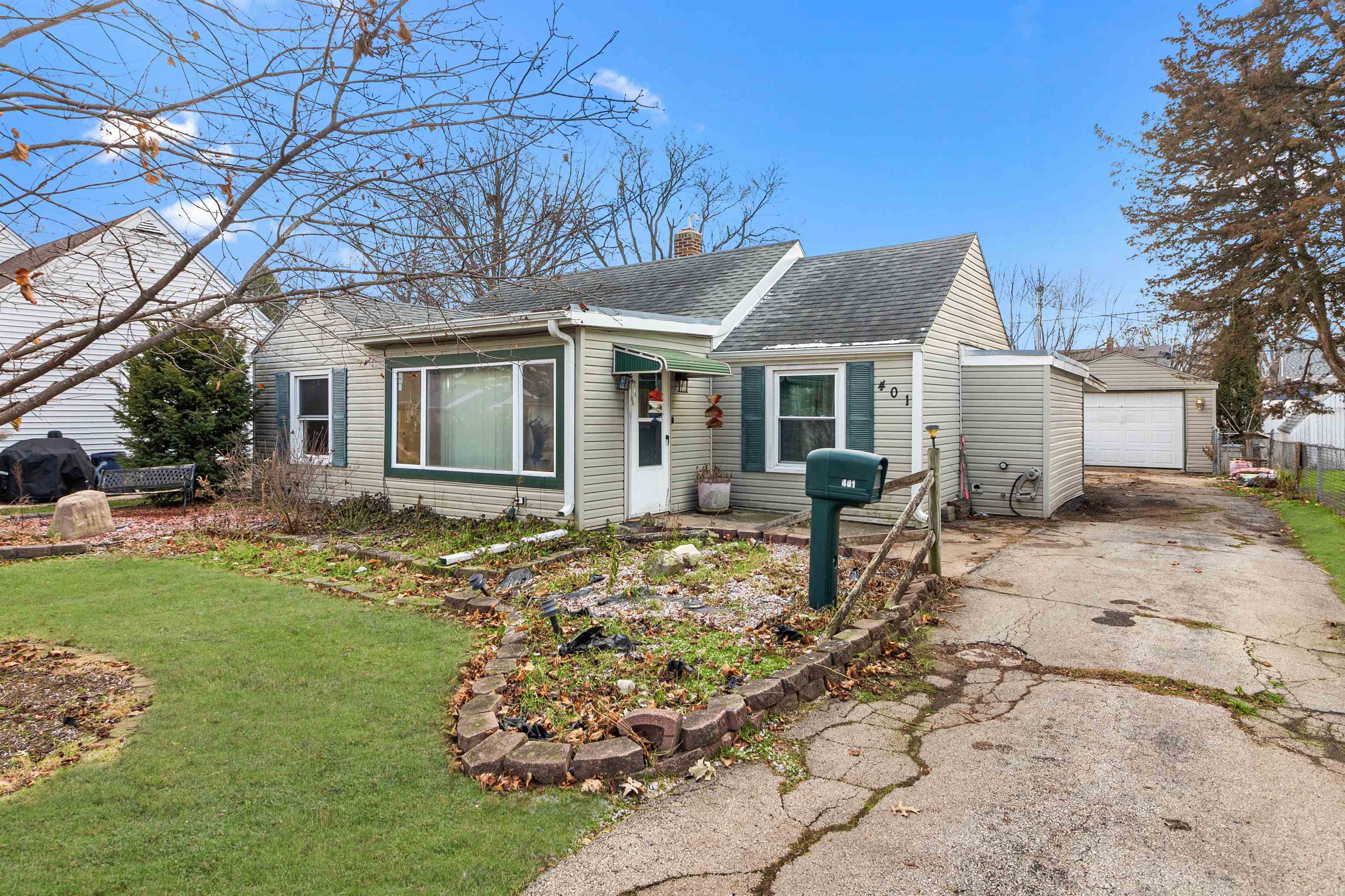 Property Photo:  401 Glendale Road  IL 61111 