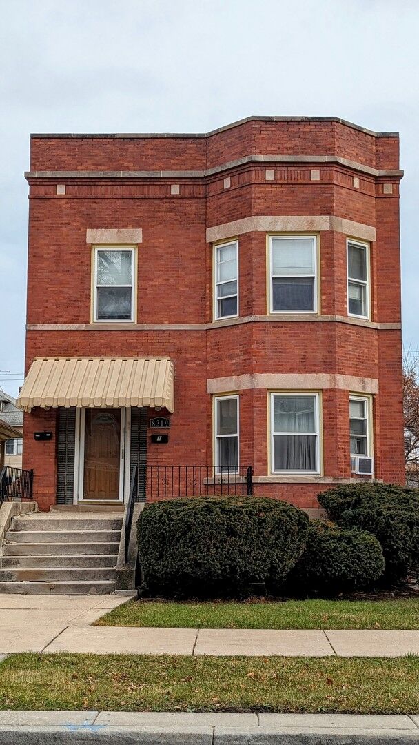 Property Photo:  8319 S Manistee Avenue  IL 60617 