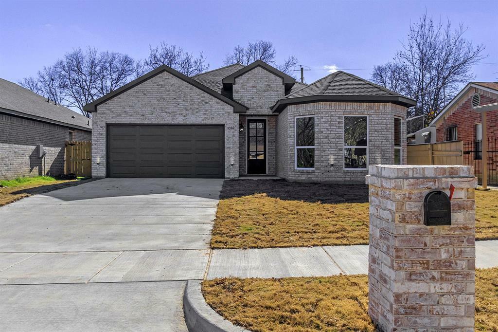Property Photo:  1336 E Fogg Street  TX 76115 