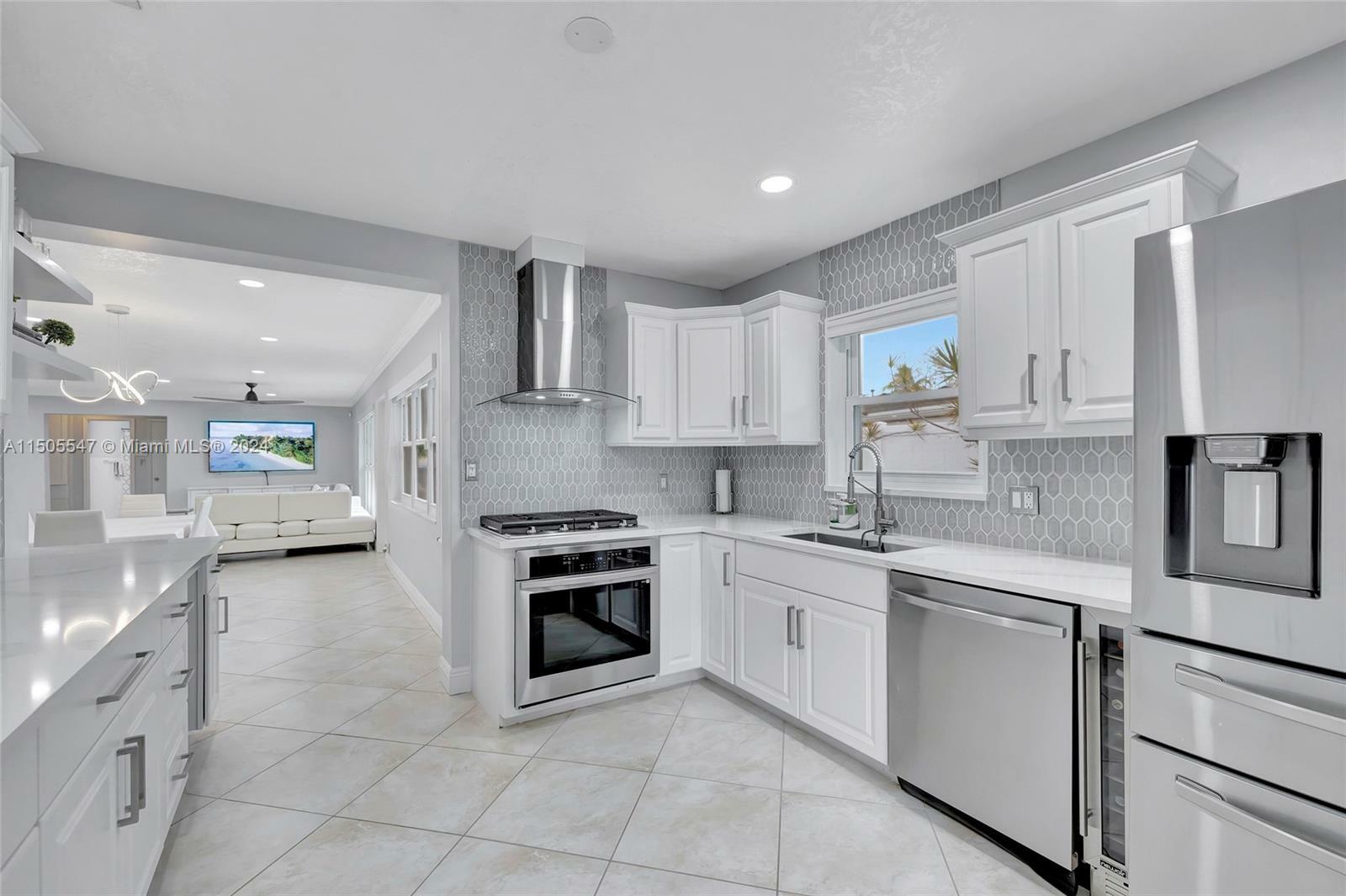 Property Photo:  900 S Rio Vista Blvd  FL 33316 