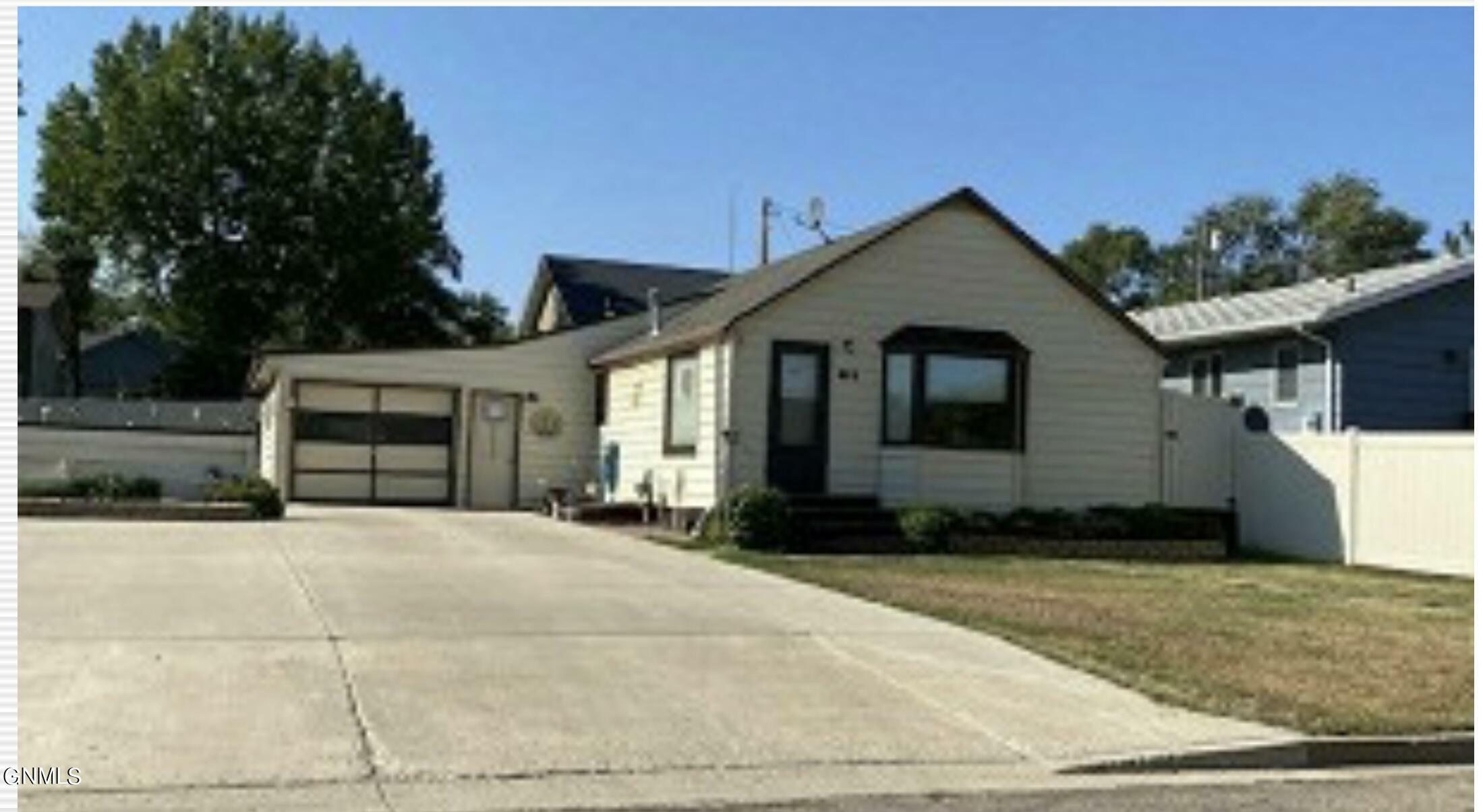 Property Photo:  417 2nd Street NW  ND 58854 