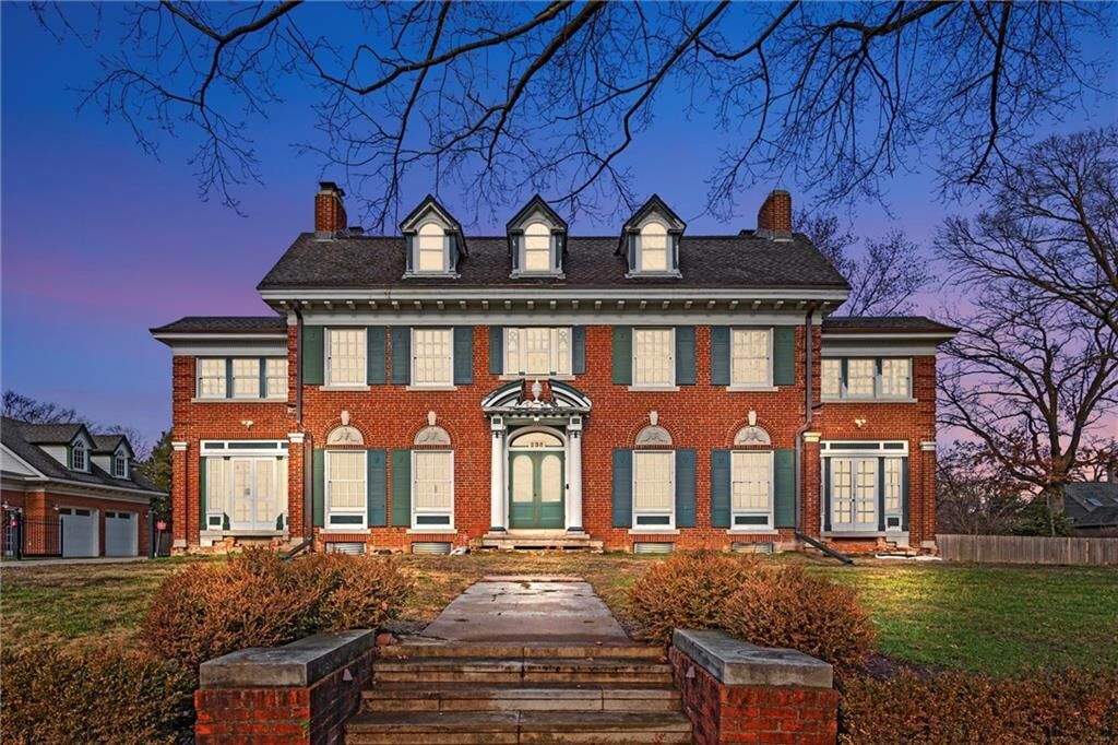 Property Photo:  236 W 54th Street  MO 64112 