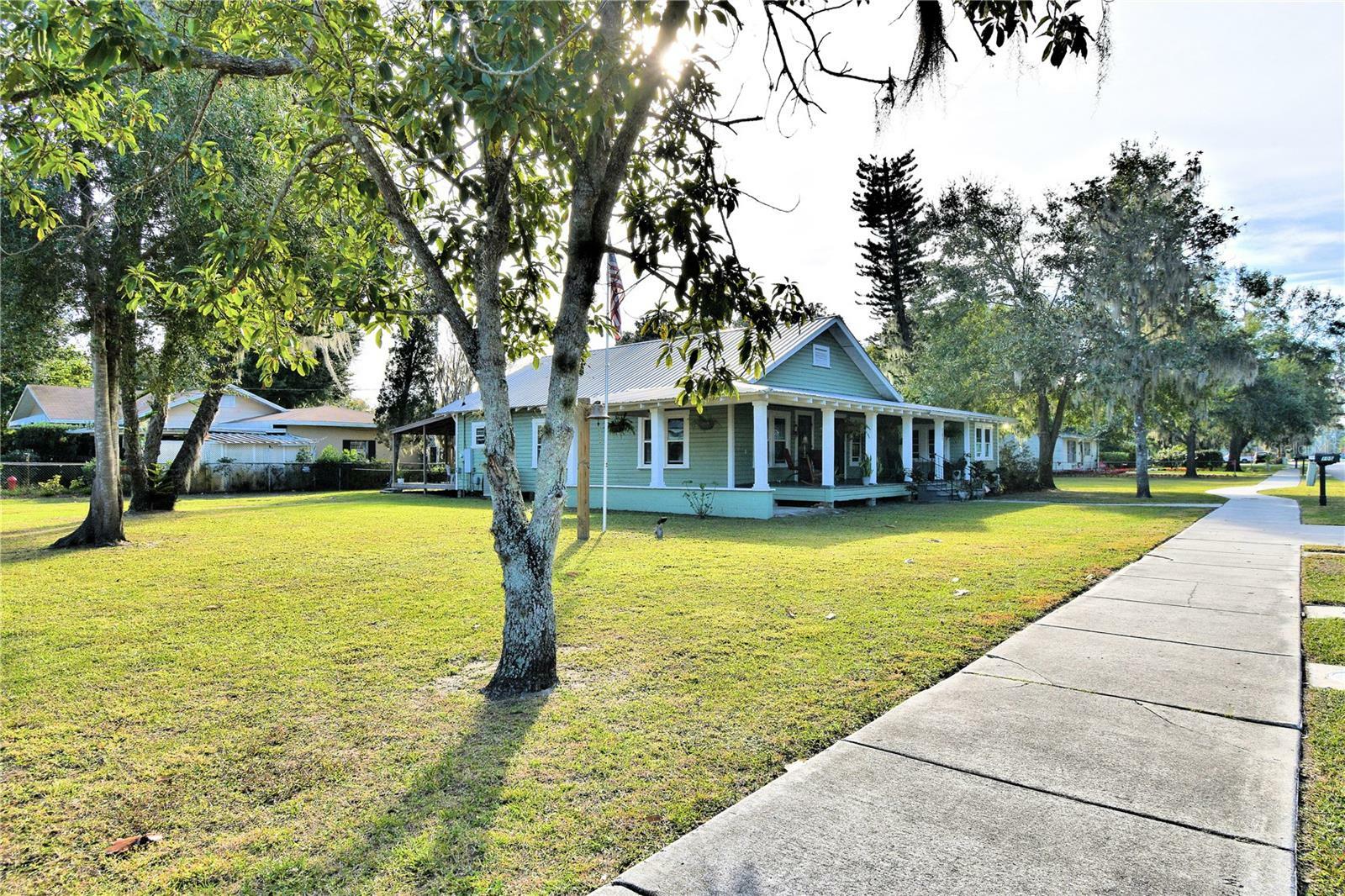 Property Photo:  105 S Lanier Avenue  FL 33841 