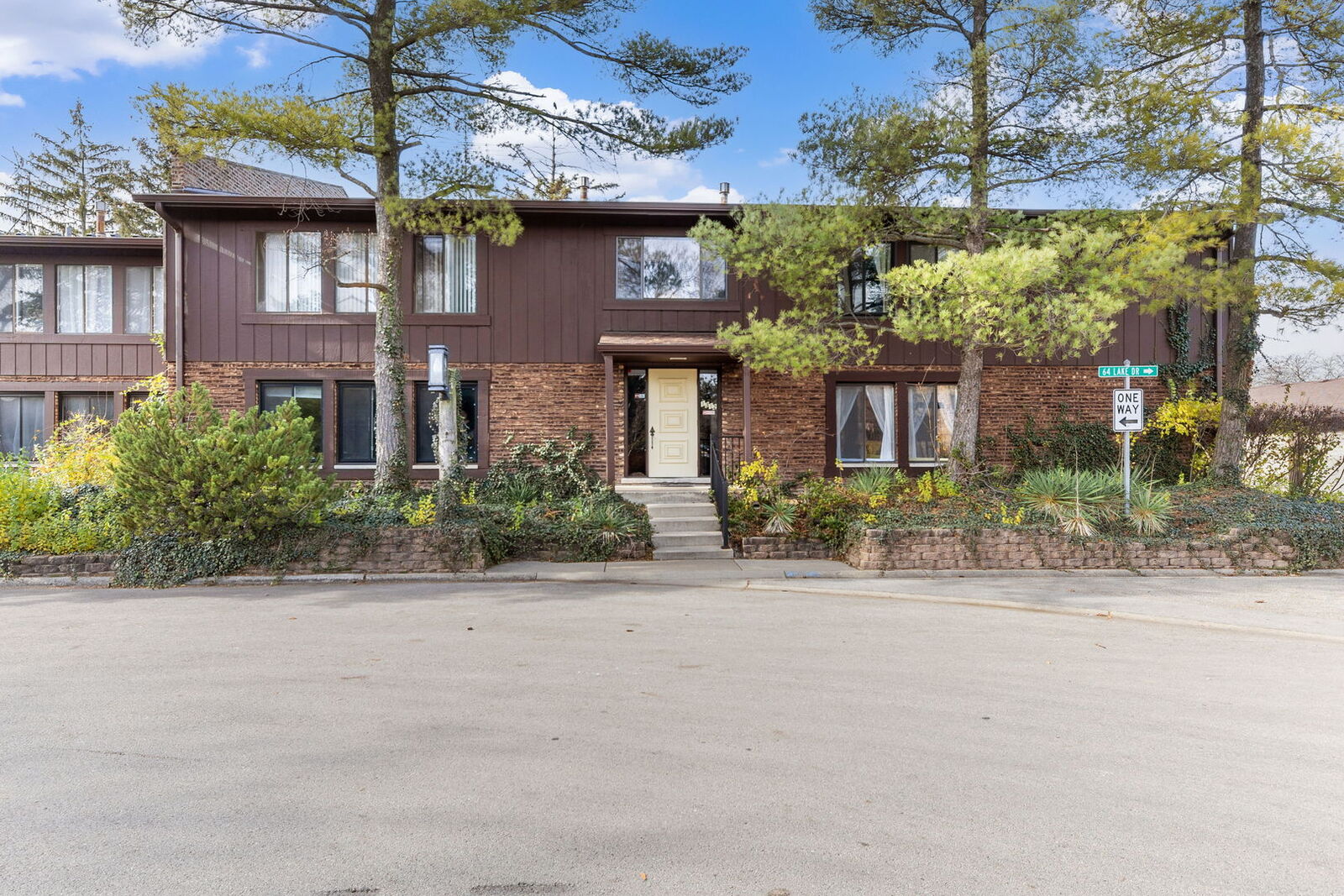 Property Photo:  1312 Cass Lane West Lane 201  IL 60559 