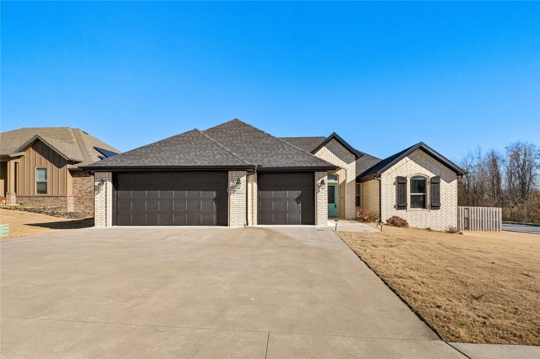 Property Photo:  1231 Bradley Street  AR 72719 