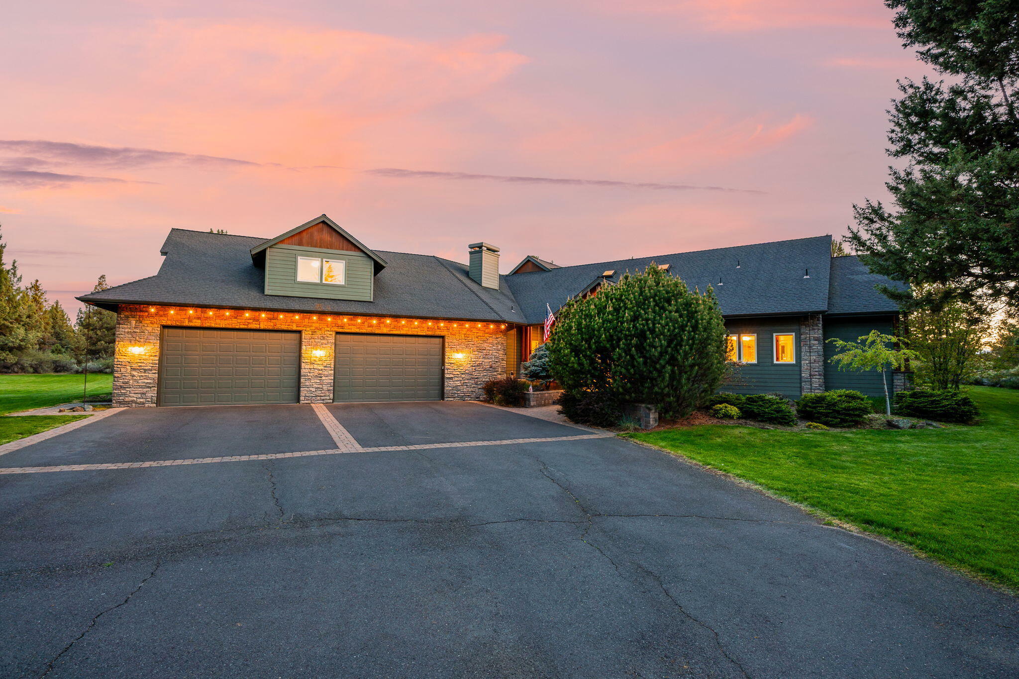 Property Photo:  20960 Royal Oak Circle  OR 97701 
