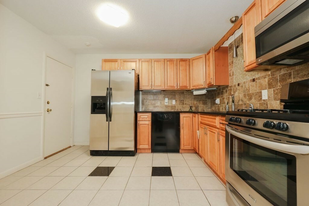 Property Photo:  309 Pawtucket Blvd 9  MA 01854 