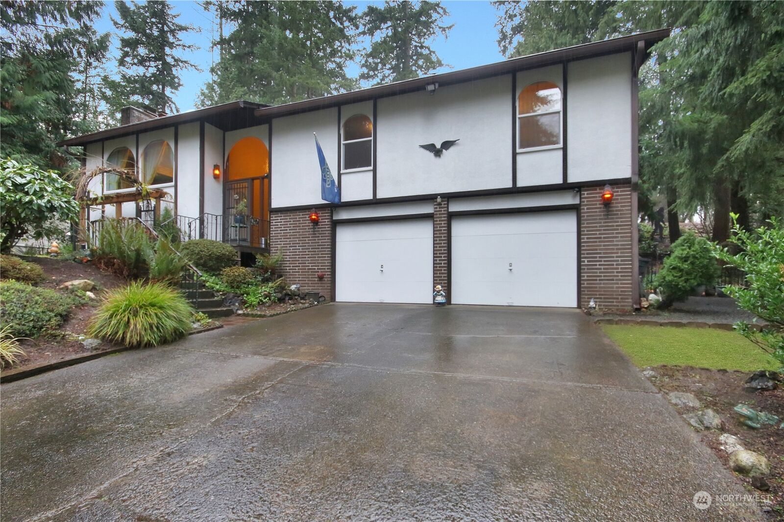 House for sale in Puyallup 12324 Tatoosh Rd E, Puyallup, WA 98374