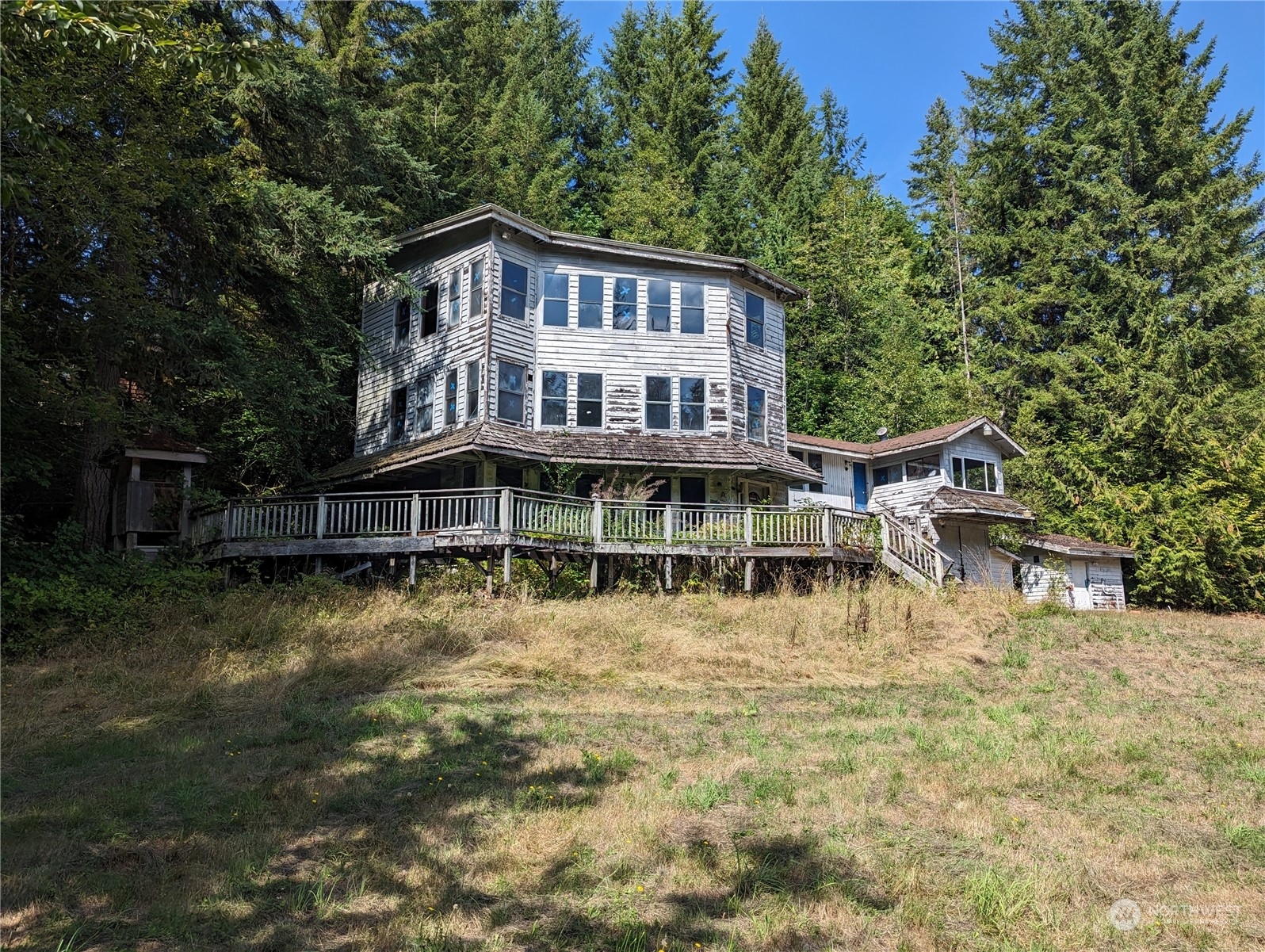 Property Photo:  19201 299th Avenue SE  WA 98272 