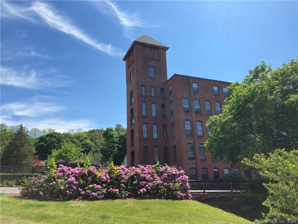 Property Photo:  16 Vernon Avenue 31  CT 06066 