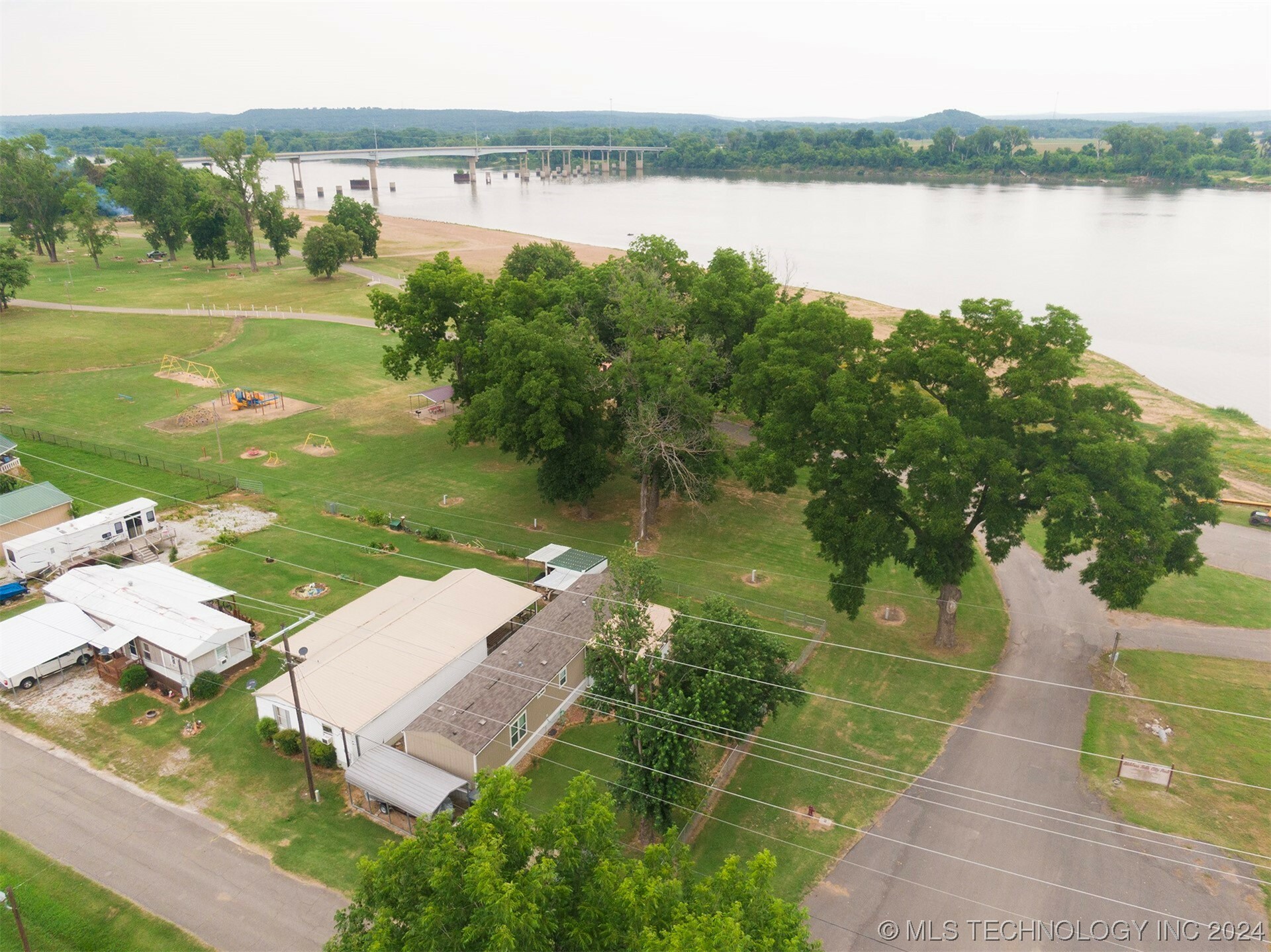 Property Photo:  204 N River Road  OK 74470 