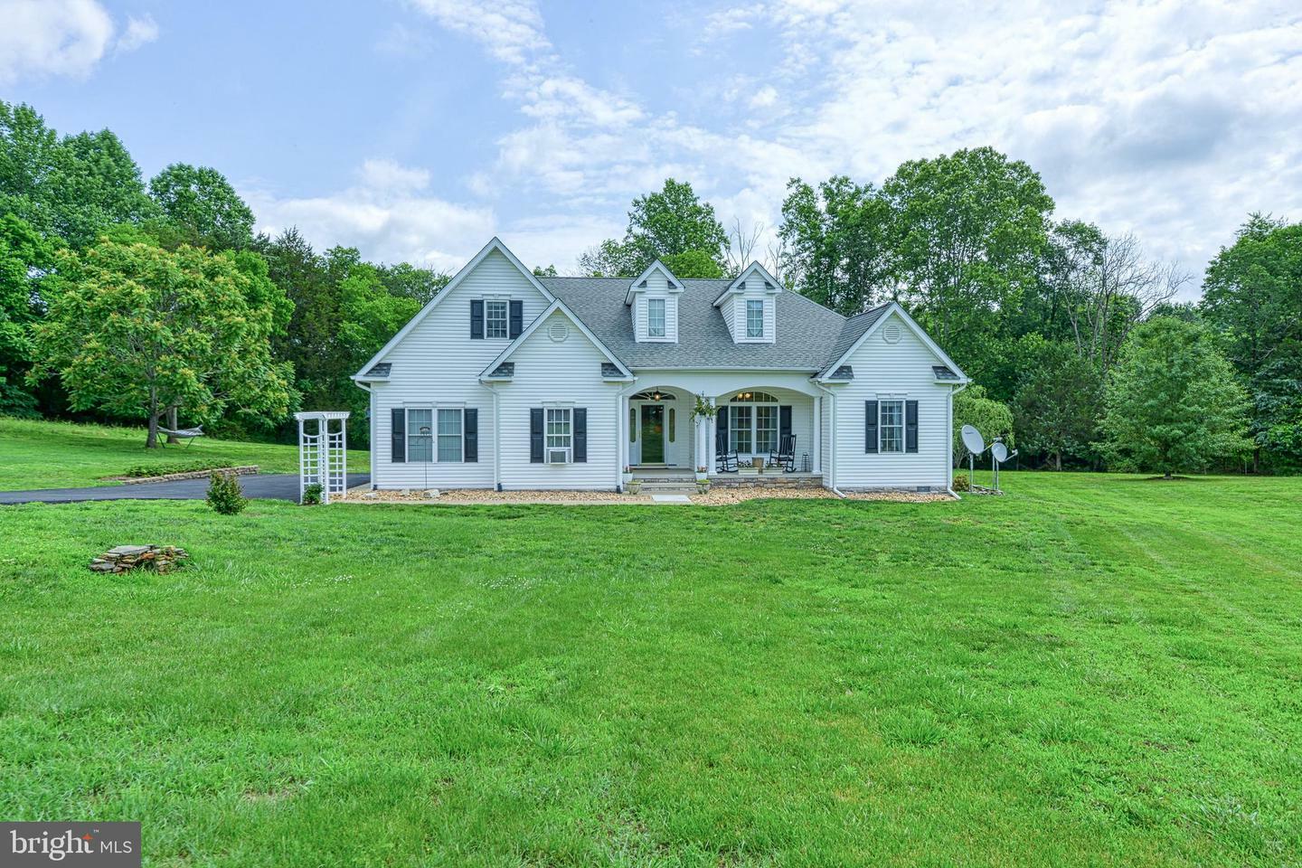 Property Photo:  17289 Miss Mollys Lane  VA 22960 