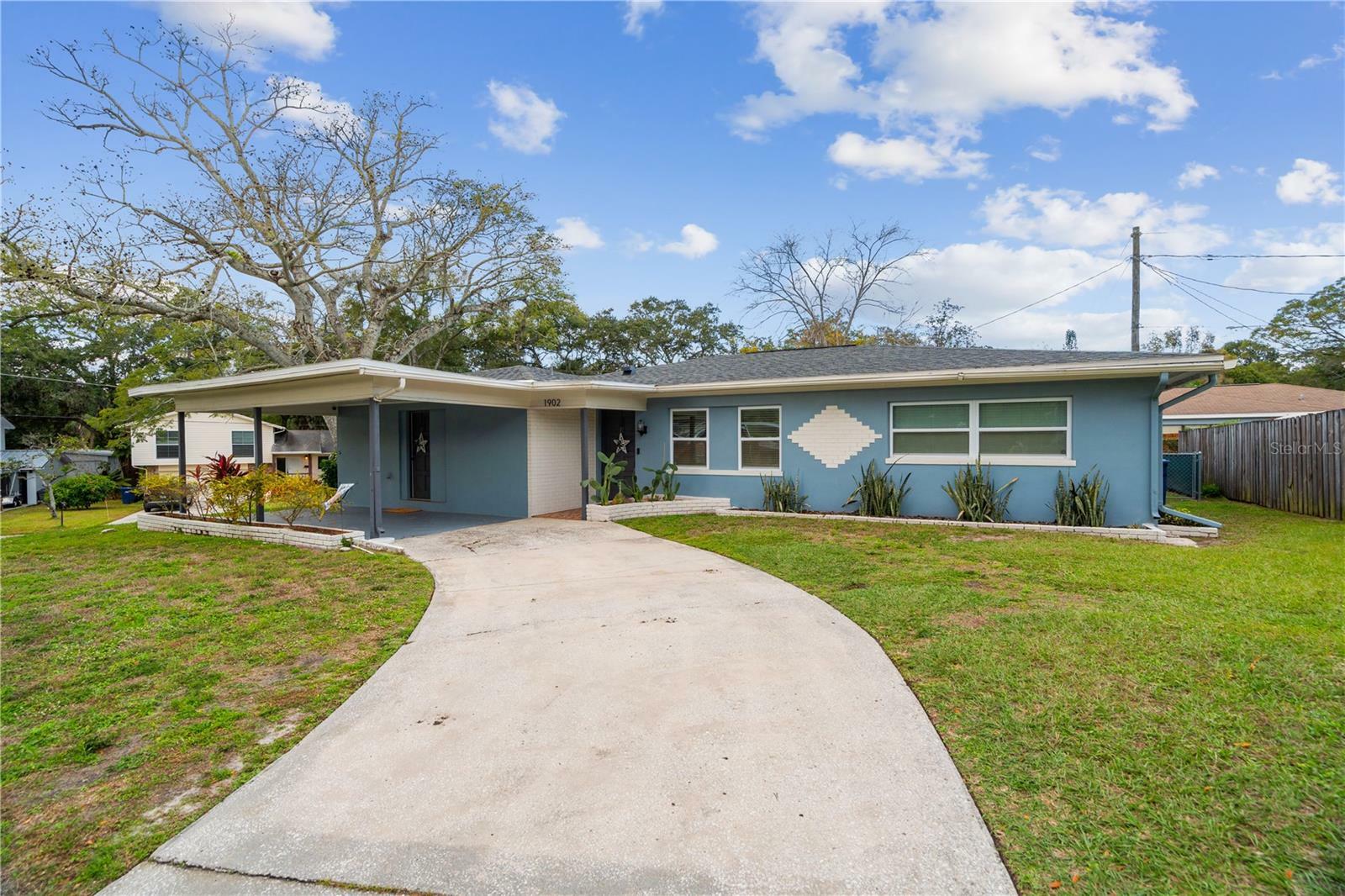 Property Photo:  1902 E Broad Street  FL 33610 