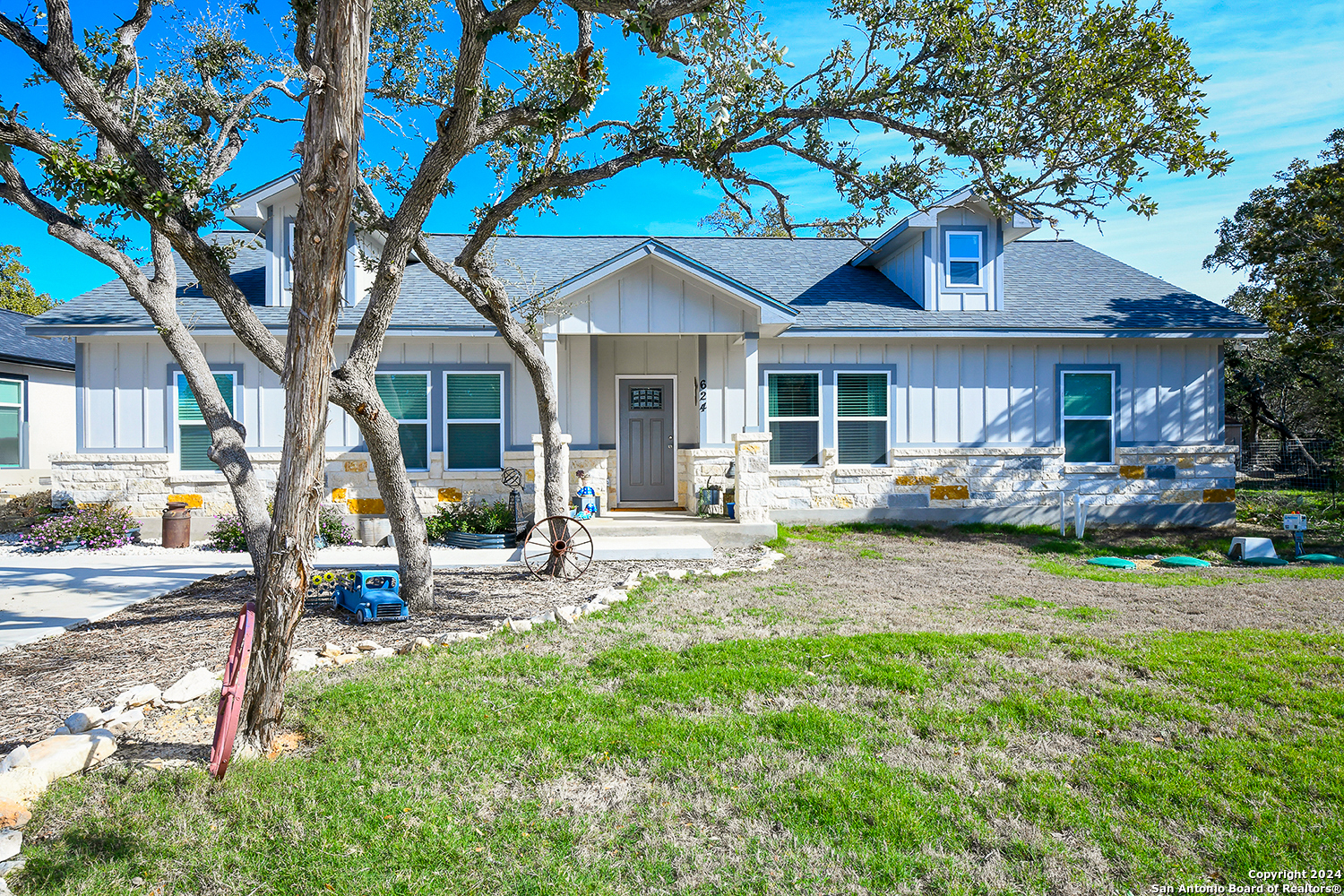 Property Photo:  624 Jonquil Dr  TX 78070 