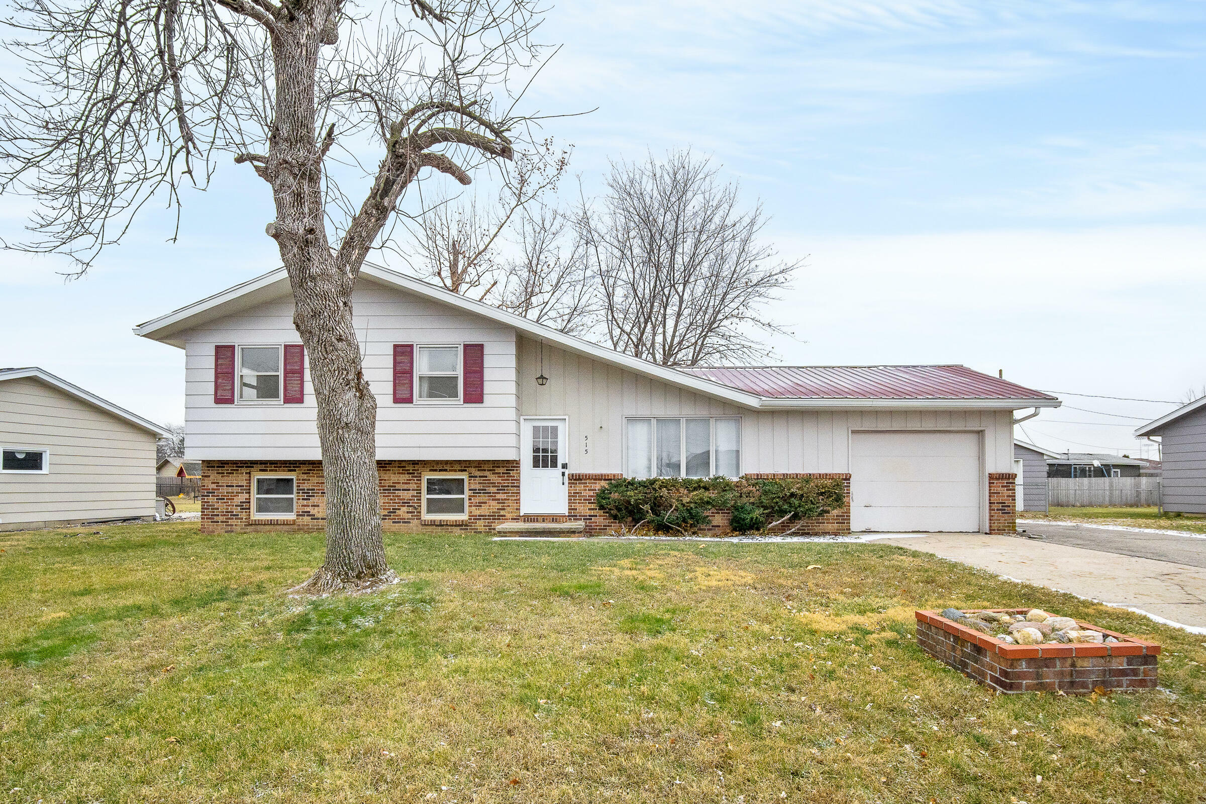 Property Photo:  515 Preston Drive  IA 50124 