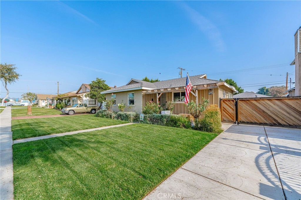 Property Photo:  112 S Vermont Avenue  CA 92833 