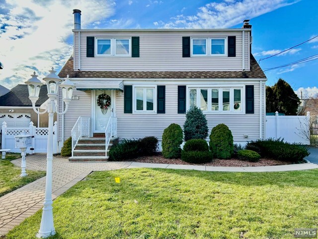 Property Photo:  581 Willow Avenue  NJ 07663 