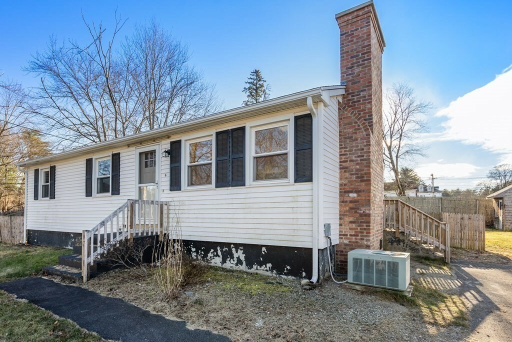 Property Photo:  4 Meadow Lane  MA 01069 