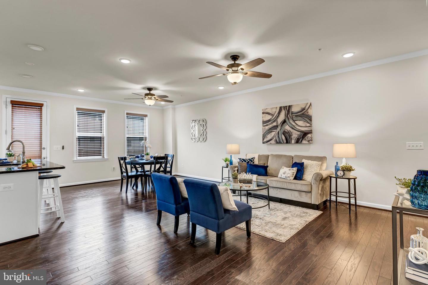 Property Photo: 24590 Rosebay Terrace VA 20105