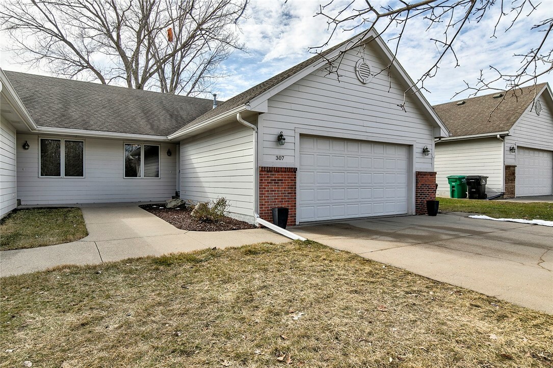 Property Photo:  307 SE 30th Street  IA 50021 