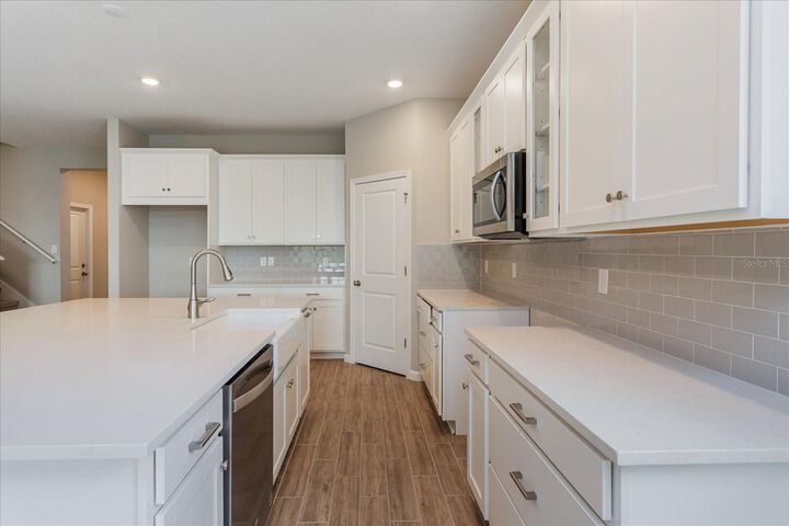 Property Photo:  14014 Lanyard Way  FL 34787 