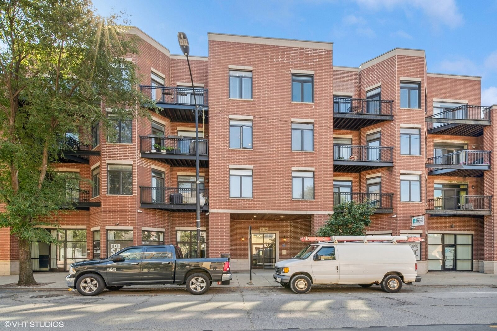 Property Photo:  1890 N Milwaukee Avenue 2D  IL 60647 