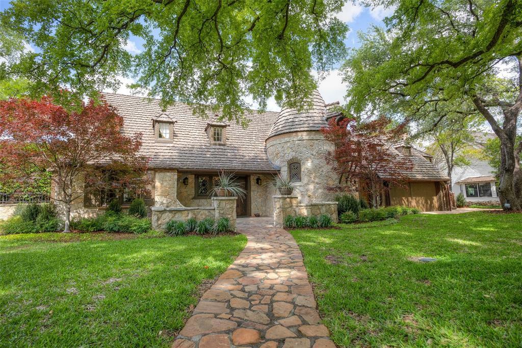 Property Photo:  2920 Simondale Drive  TX 76109 