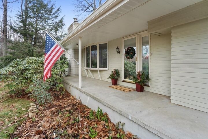 Property Photo:  10 Dunanderry Way  MA 01612 