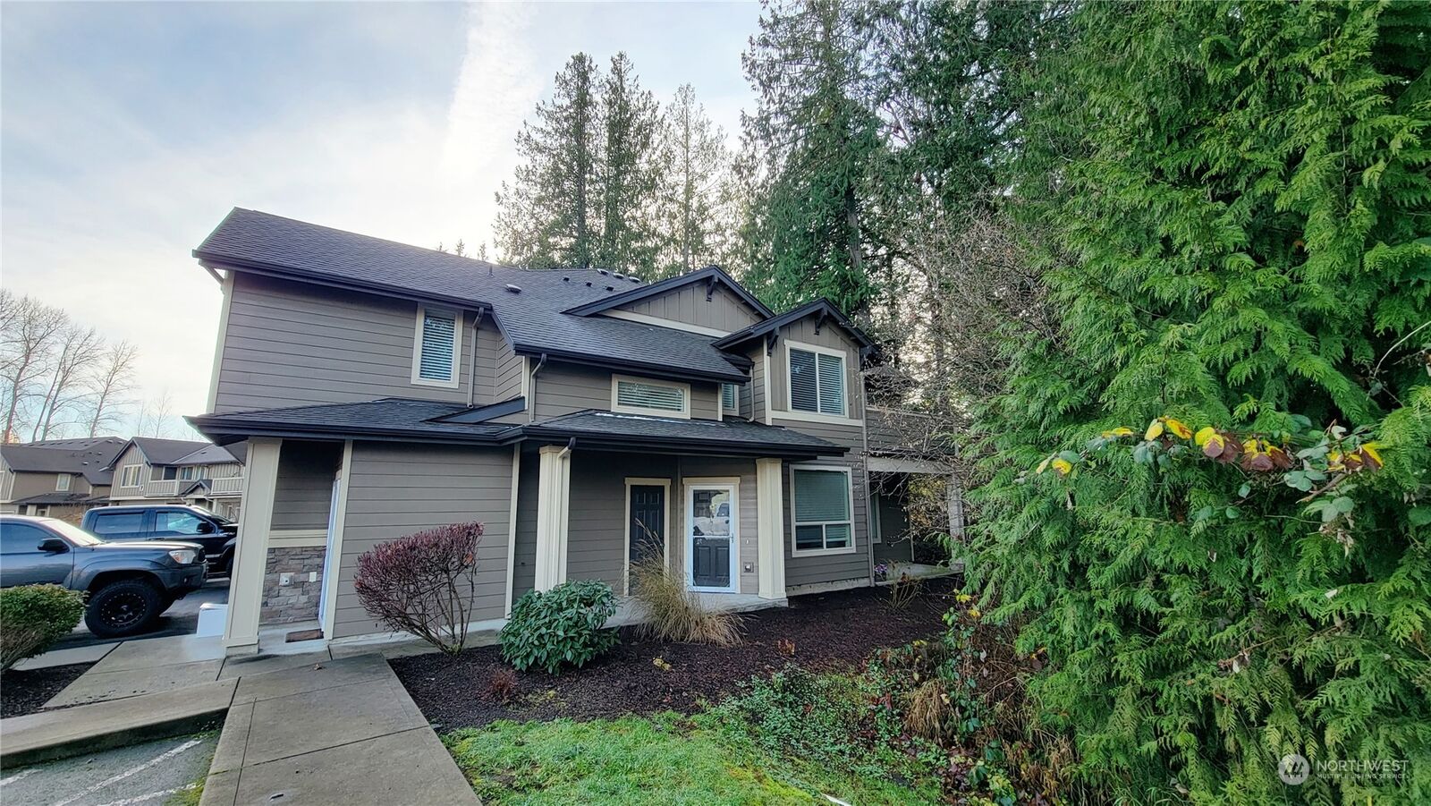 Property Photo:  1900 Weaver Road N106  WA 98290 