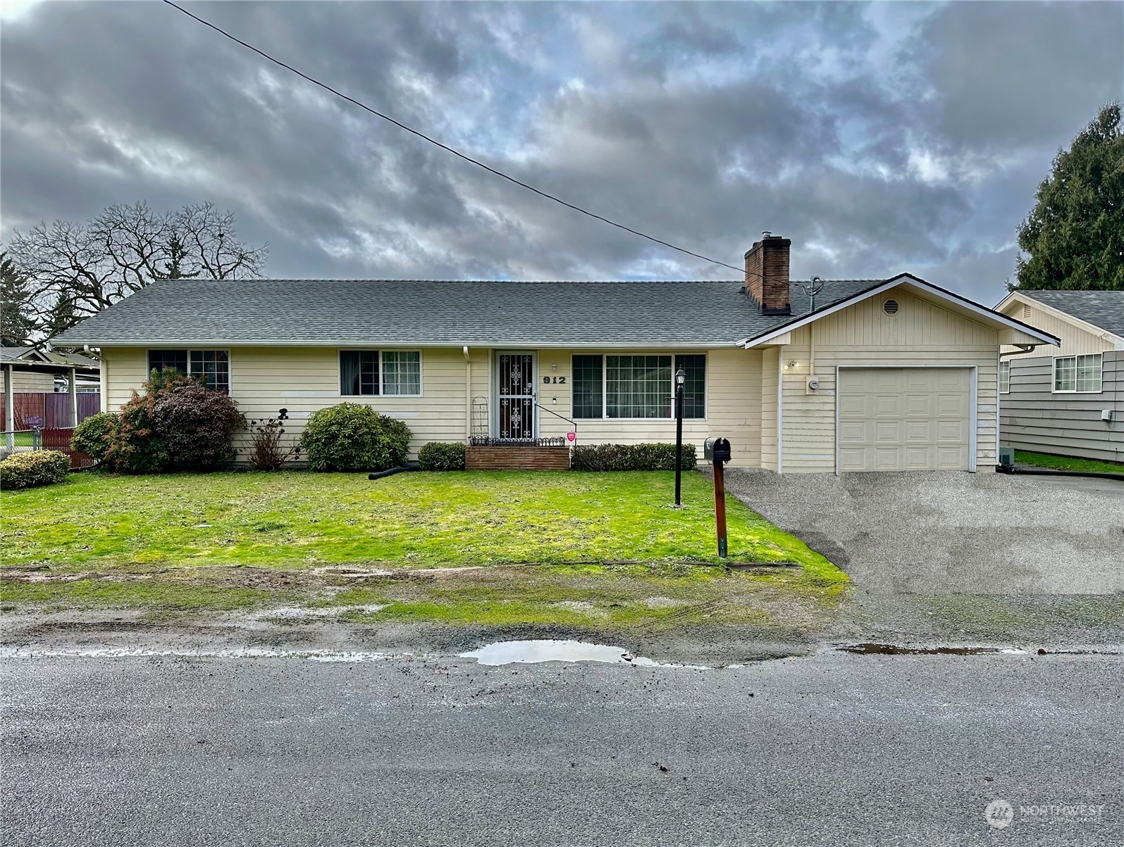 Property Photo:  912 9th Street NW  WA 98371 