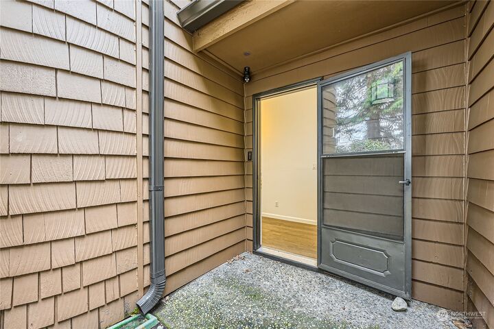 Property Photo: 11508 NE 128th Street 15 WA 98034