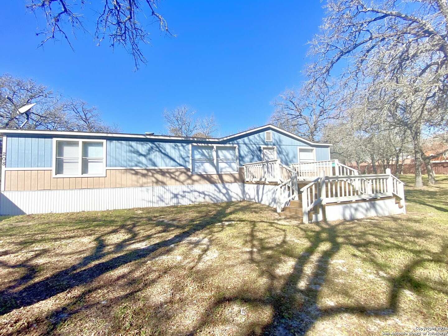 Property Photo:  208 Lost Trail  TX 78121 