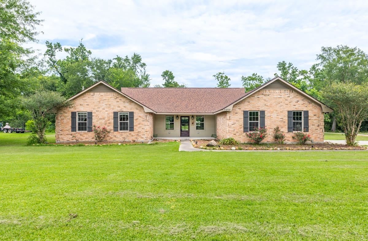 Property Photo:  4202 White Oak Rd  TX 77632 