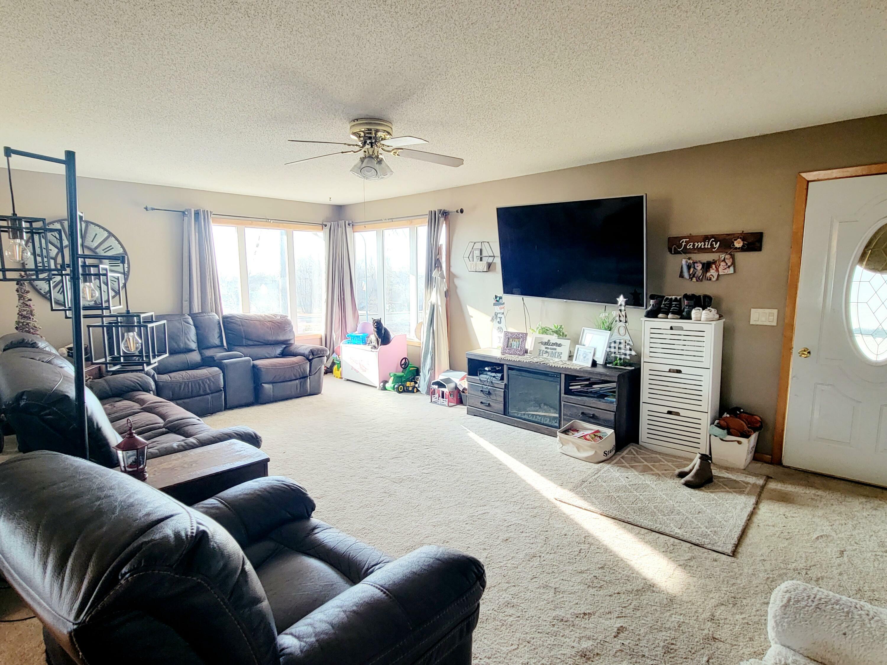 Property Photo:  710 6th St  SD 57437 