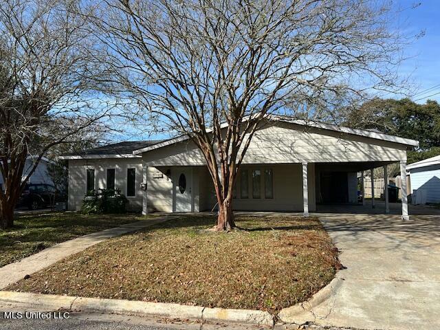 Property Photo:  1109 Country Club Drive  MS 39567 