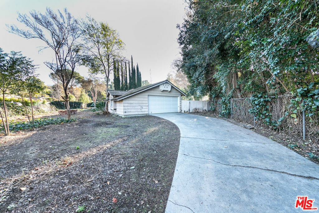 Property Photo:  5100 Dumont Place  CA 91364 