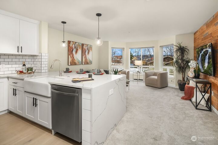 Property Photo: 812 5th Avenue N 205 WA 98109