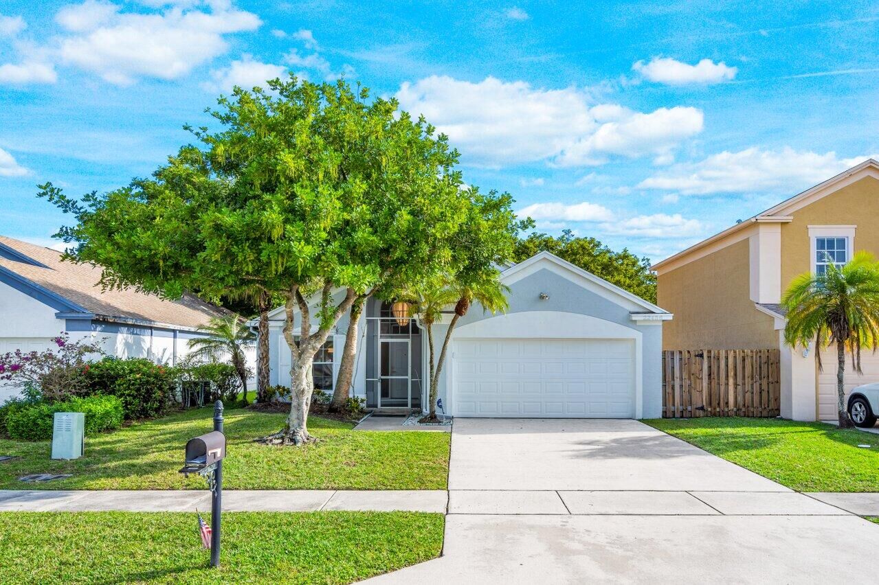 Property Photo:  22456 Middletown Drive  FL 33428 