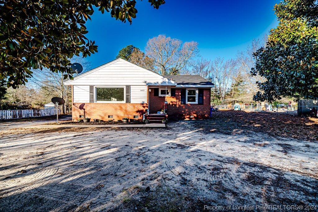 Property Photo:  1413 Stansfield Drive  NC 28303 