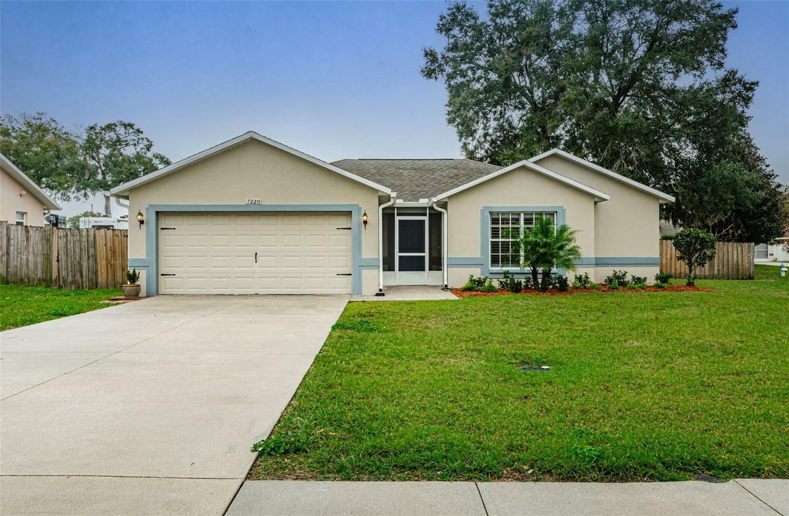 Property Photo:  7220 Highland Loop  FL 33541 