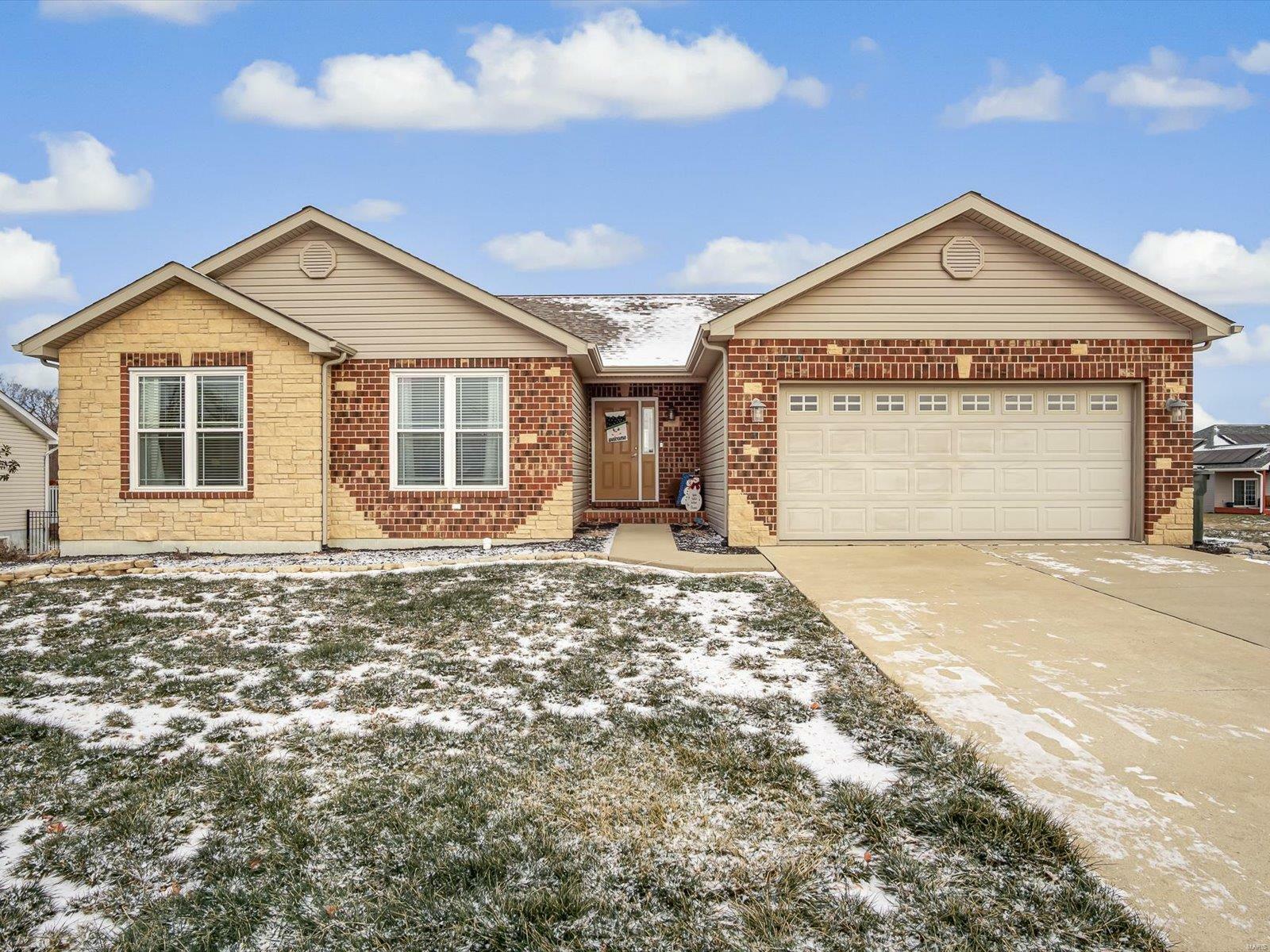 Property Photo:  427 Bluff Meadows Drive  IL 62295 