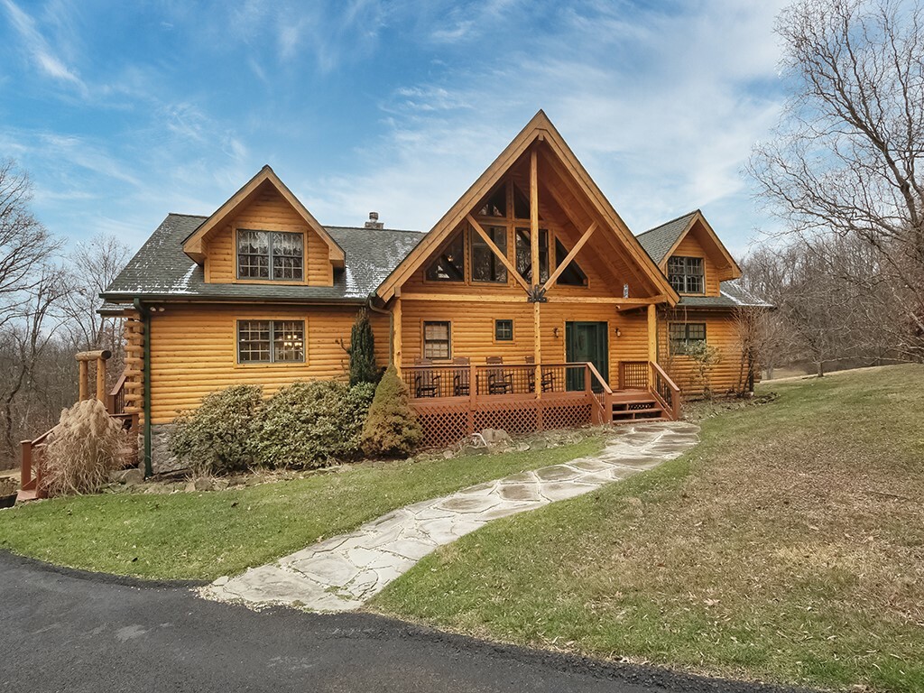 Property Photo:  2009 Conley Ln  PA 15084 