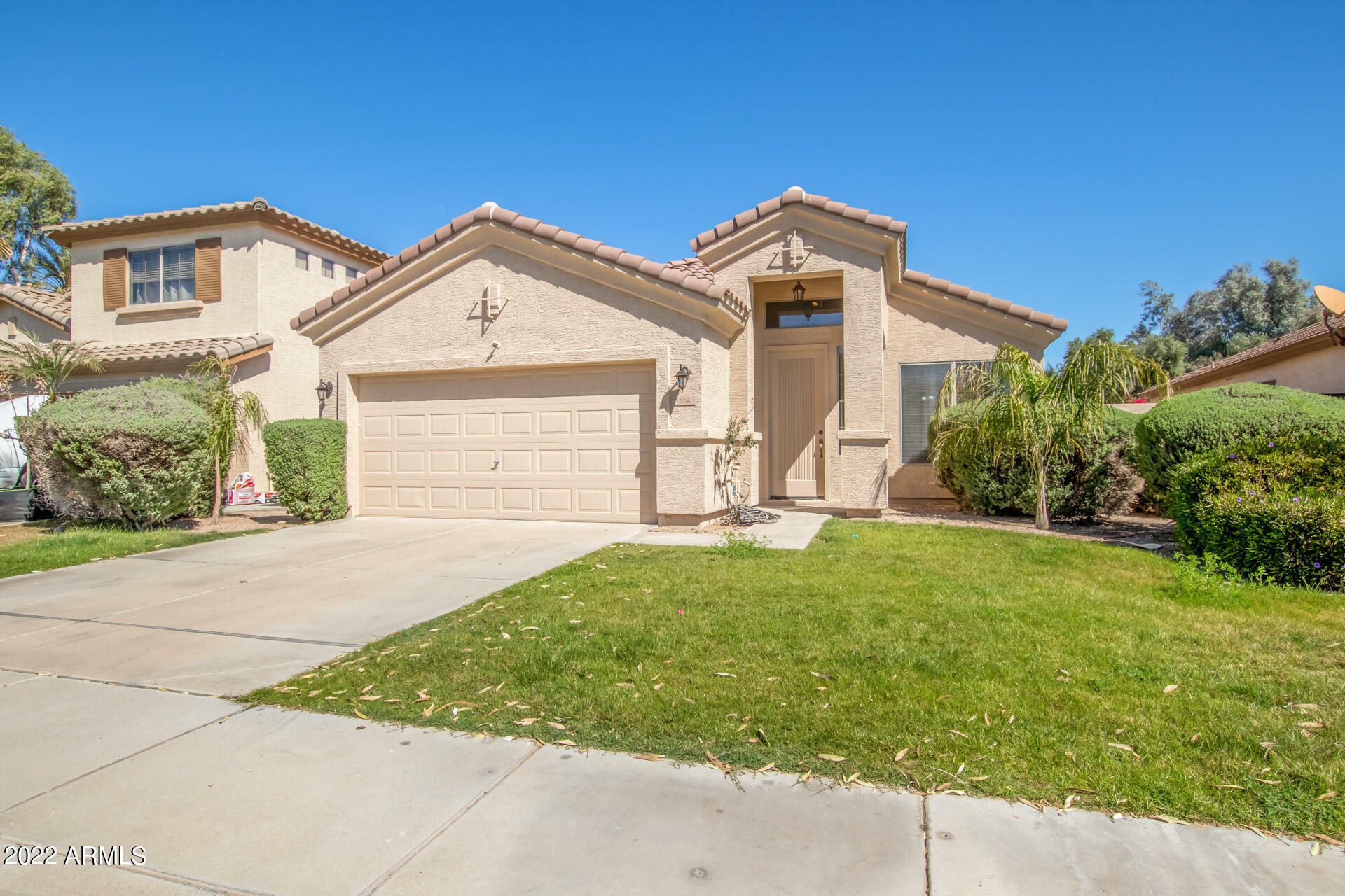 Property Photo:  962 W Desert Broom Court  AZ 85248 