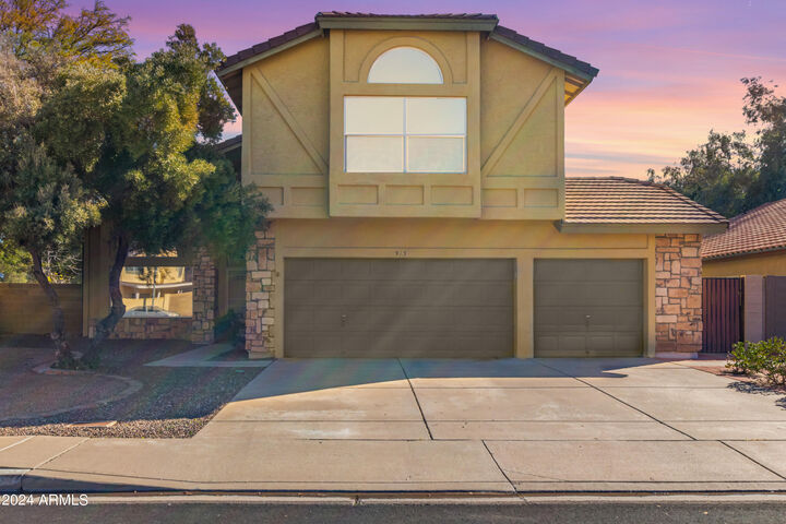 Property Photo:  923 N Seton --  AZ 85205 