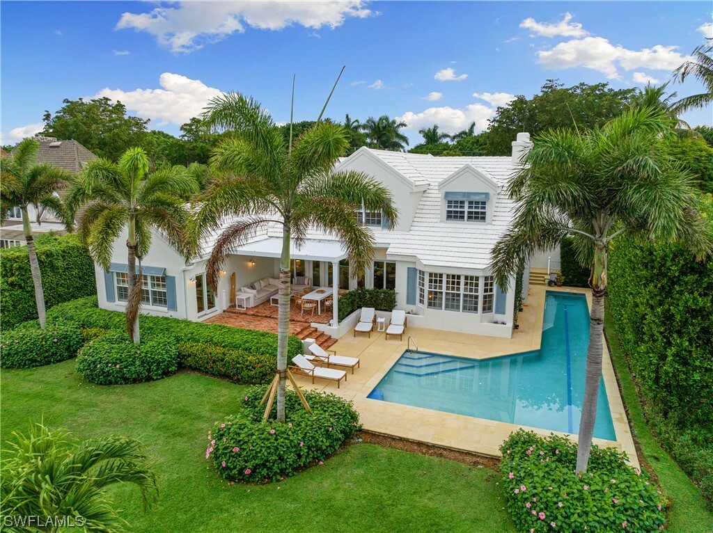 Property Photo:  901 Galleon Drive  FL 34102 